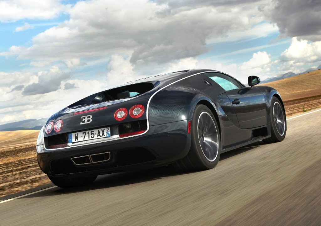 Bugatti-Veyron-Super-Sport-Rear-View