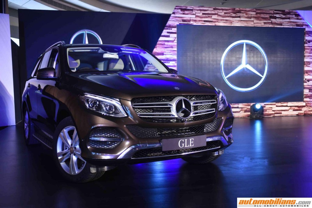 Mr.Roland Folger, Managing Director & CEO, Mercedes-Benz India  with GLE  (2)