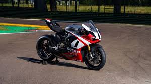 Ducati Panigale V2 Superquadro Final Edition unveiled